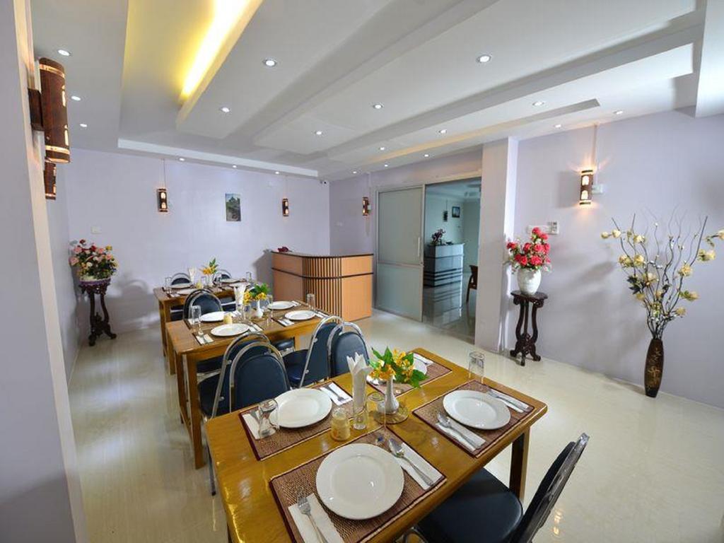 Okkala Hotel Yangon Bagian luar foto