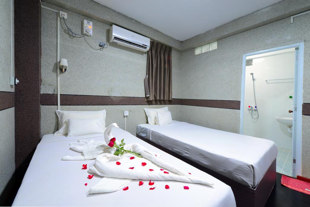 Okkala Hotel Yangon Bagian luar foto