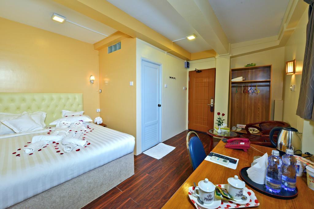 Okkala Hotel Yangon Bagian luar foto