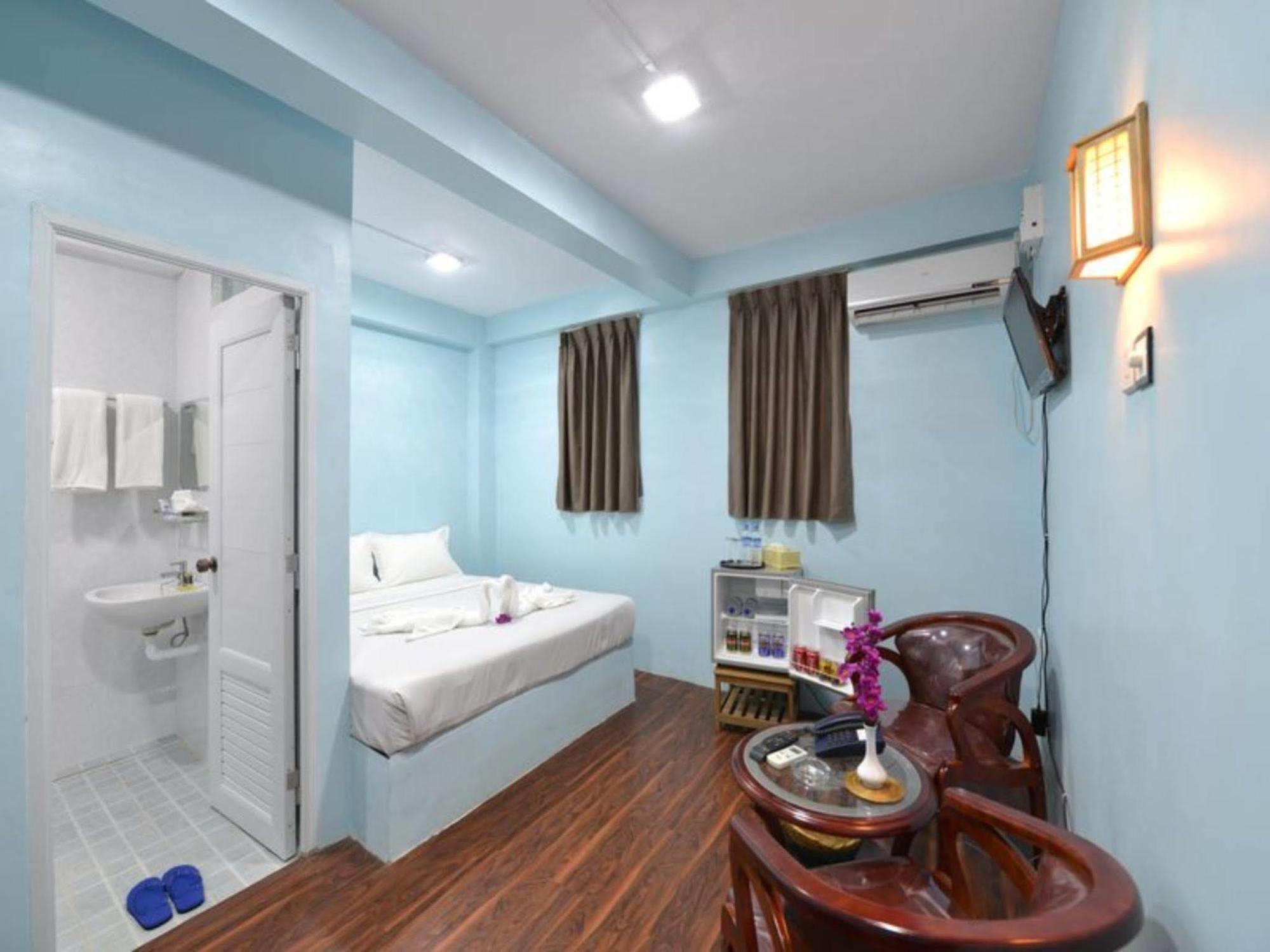 Okkala Hotel Yangon Bagian luar foto