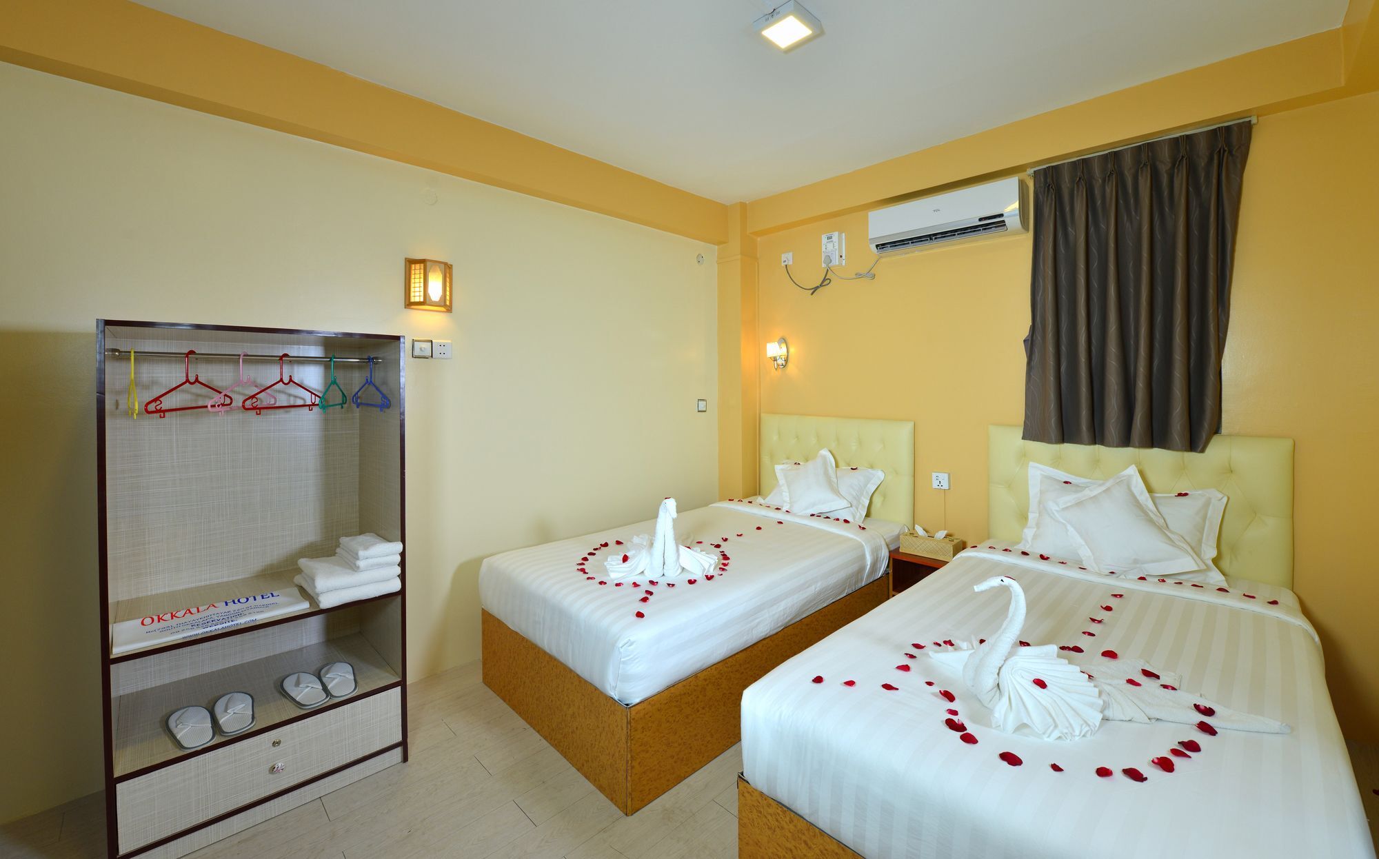 Okkala Hotel Yangon Bagian luar foto