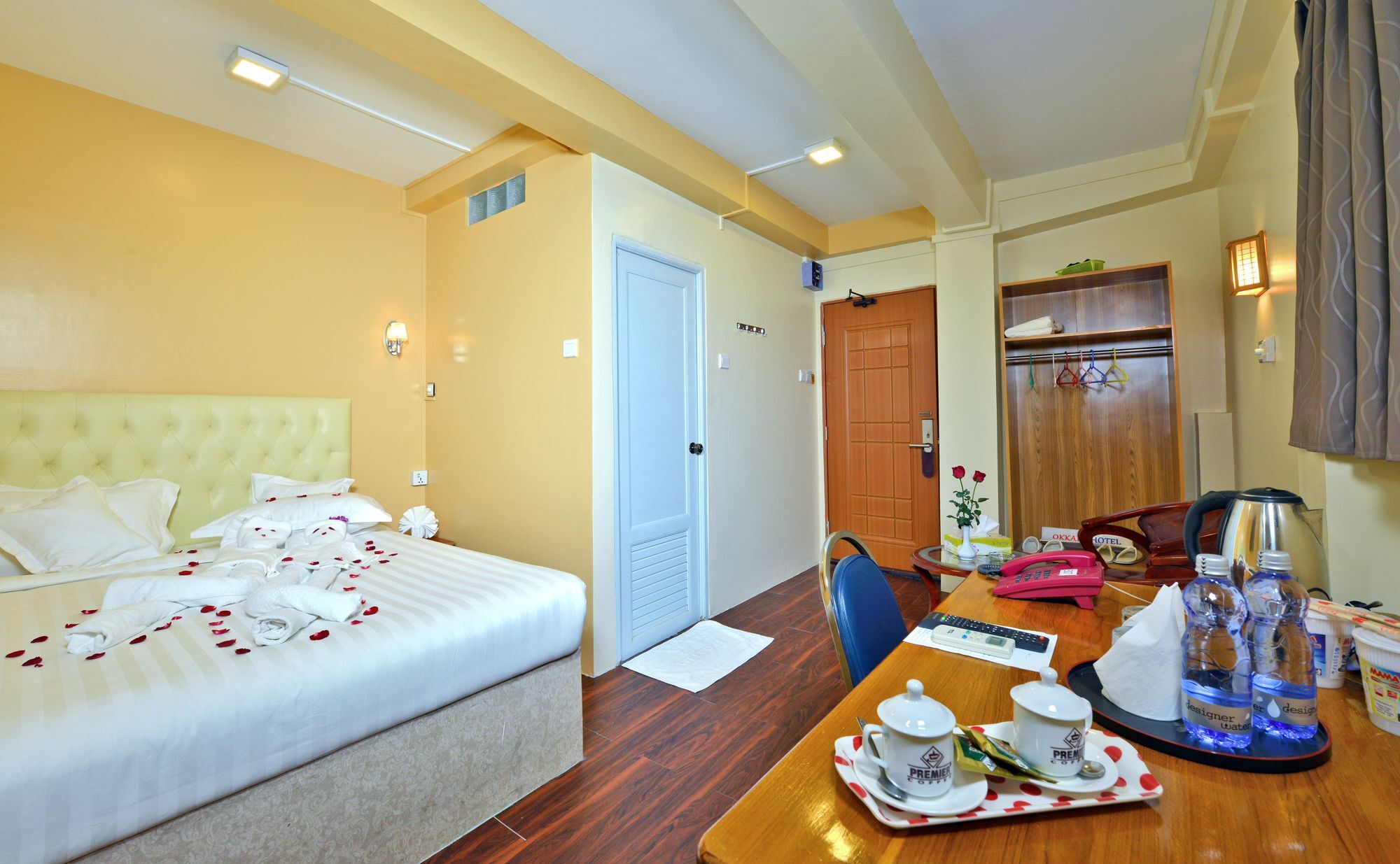 Okkala Hotel Yangon Bagian luar foto