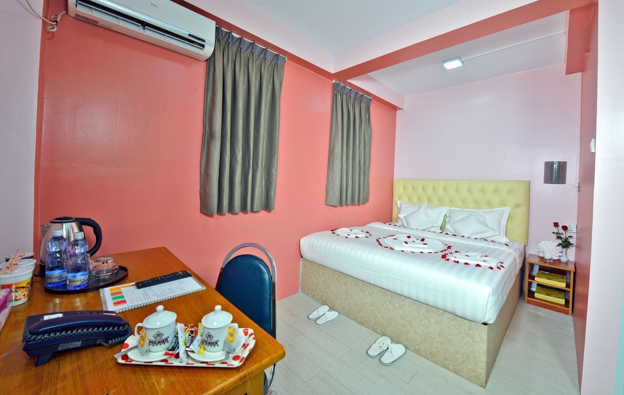 Okkala Hotel Yangon Bagian luar foto