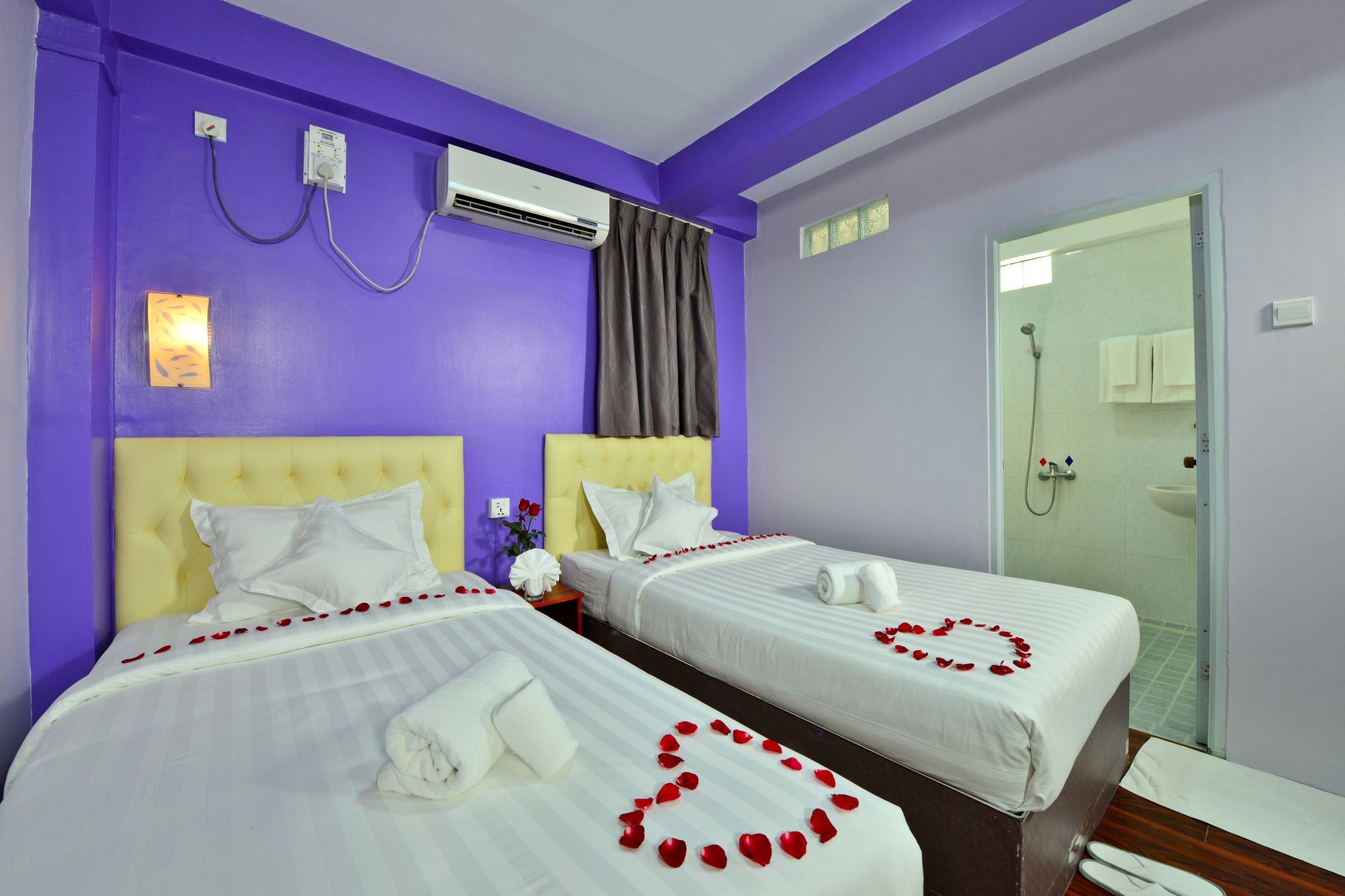 Okkala Hotel Yangon Bagian luar foto